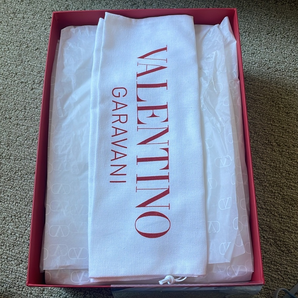 Valentino Garavani Roman Stud leather point-toe flats - Picture 9 of 9